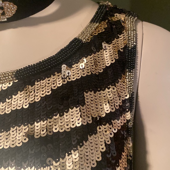 Beautiful sequined dress by DESIGNER TRINA TURK, SIZE 6, Black & Gold zebra. - Picture 4 of 15